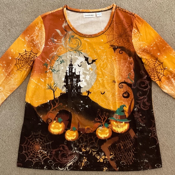 size L, bust up to 42” inches, new condition, pretty fall Halloween bat 🦇 shirt - Picture 2 of 9